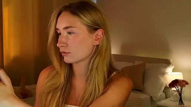 Snapshot of bella__rose chatting on April 29, 12:09 pm bella rose online show from April 29, 12:09 pm