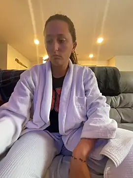 triple34D online show from October 24, 5:31 pm