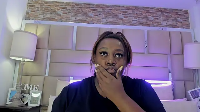 ShaniaBrownn online show from September 20, 7:37 pm