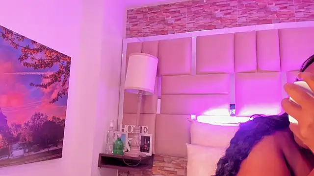 ShaniaBrownn online show from November 21, 7:56 pm