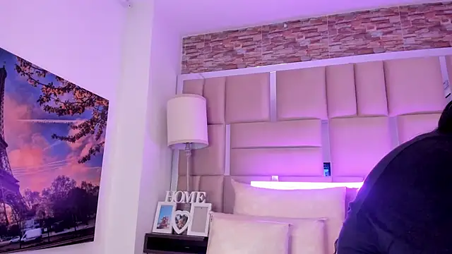 ShaniaBrownn online show from February 4, 8:14 pm