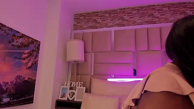 ShaniaBrownn online show from February 25, 7:34 pm