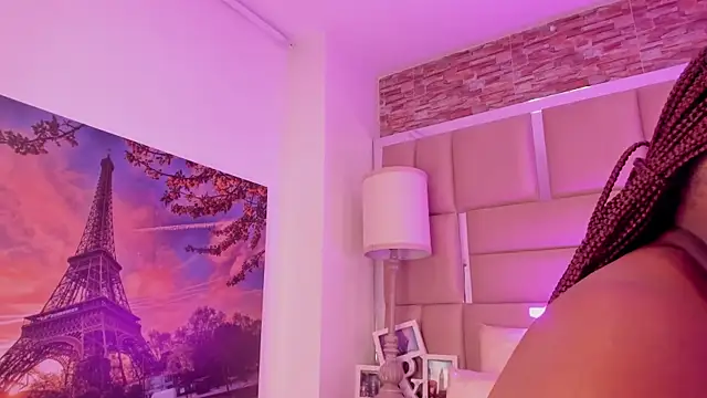 ShaniaBrownn online show from April 11, 7:40 pm