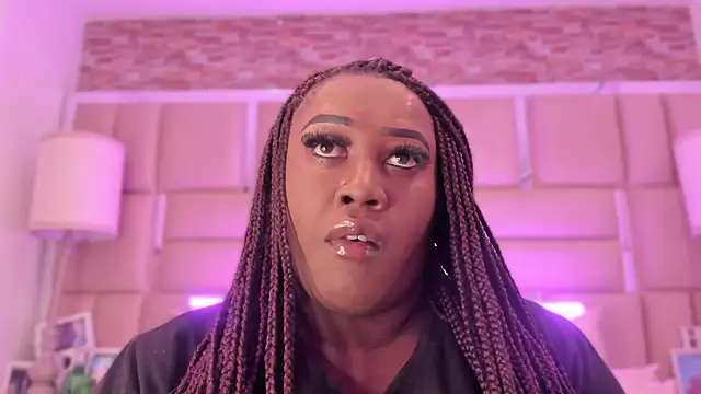 ShaniaBrownn online show from May 29, 7:45 pm