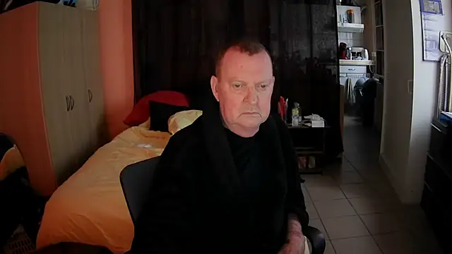 passifsoumis1963 online show from November 11, 8:14 am