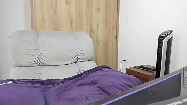 Snapshot of xspecialoomx chatting on February 24, 2:04 pm xspecialoomx online show from February 24, 2:04 pm