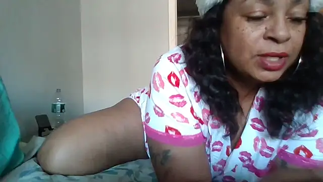 Snapshot of MSweetLindaParks chatting on December 7, 6:26 pm MSweetLindaParks online show from December 7, 6:26 pm