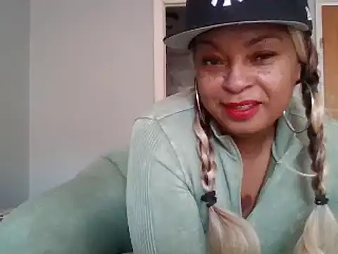 Snapshot of MSweetLindaParks chatting on December 12, 1:39 pm MSweetLindaParks online show from December 12, 1:39 pm