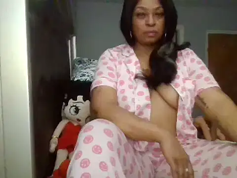Snapshot of MSweetLindaParks chatting on February 1, 7:47 am MSweetLindaParks online show from February 1, 7:47 am