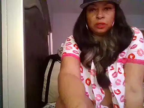 Snapshot of MSweetLindaParks chatting on February 2, 7:25 pm MSweetLindaParks online show from February 2, 7:25 pm