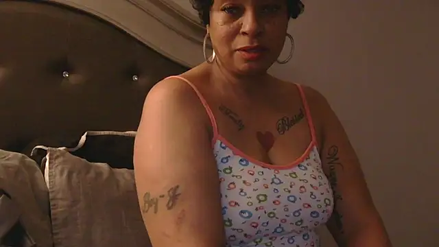 MSweetLindaParks online show from January 19, 11:14 am