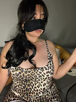 Snapshot of _L0VE_ME chatting on May 28, 10:51 pm L0VE ME online show from May 28, 10:51 pm