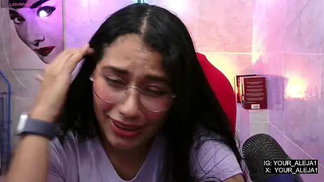 Snapshot of LauraRuiz1 chatting on May 15, 10:50 pm LauraRuiz1 online show from May 15, 10:50 pm
