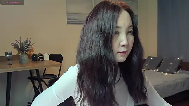 Snapshot of AvroraSakura chatting on December 6, 11:11 am AvroraSakura online show from December 6, 11:11 am