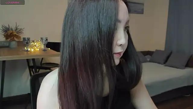 Snapshot of AvroraSakura chatting on February 2, 12:57 pm AvroraSakura online show from February 2, 12:57 pm