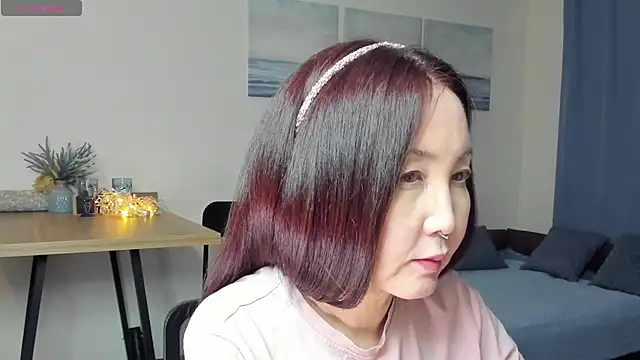Snapshot of AvroraSakura chatting on February 7, 4:24 pm AvroraSakura online show from February 7, 4:24 pm