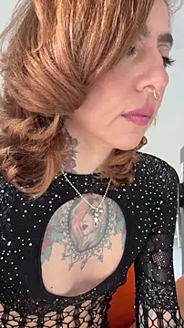 Evangelyne 1 online show from November 17, 1:06 pm