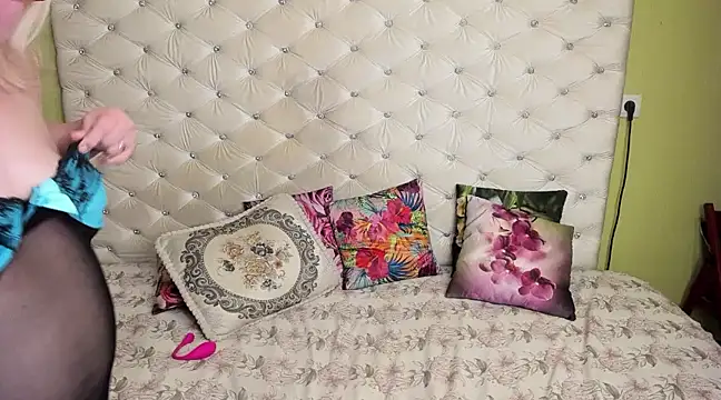 Snapshot of DoraMay chatting on February 7, 10:41 pm DoraMay online show from February 7, 10:41 pm