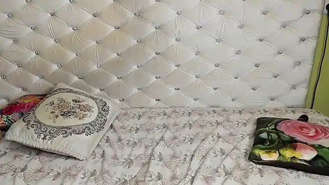 Snapshot of DoraMay chatting on March 11, 1:37 am DoraMay online show from March 11, 1:37 am