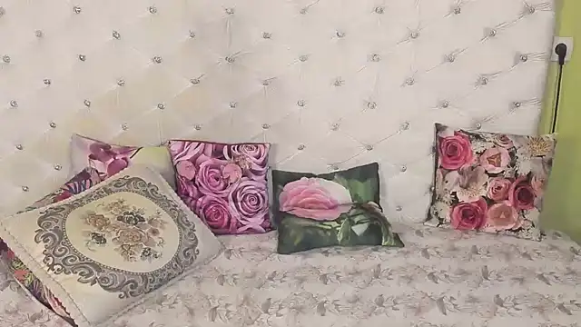 Snapshot of DoraMay chatting on September 25, 7:45 am DoraMay online show from September 25, 7:45 am