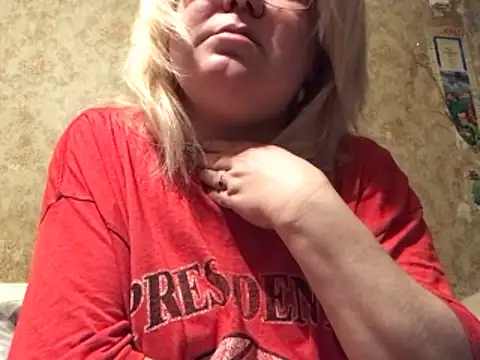 Snapshot of DoraMay chatting on February 4, 8:47 pm DoraMay online show from February 4, 8:47 pm