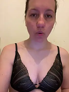 Nicole-Ray online show from April 9, 6:35 pm