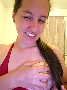 Snapshot of Nicole-Ray chatting on August 4, 7:16 pm Nicole-Ray online show from August 4, 7:16 pm