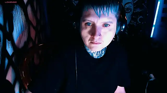 Marieblueeyes online show from April 20, 8:28 am