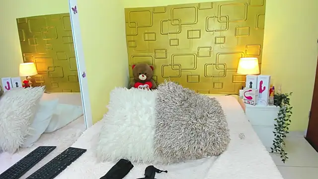 Julia Haye online show from October 4, 5:44 pm