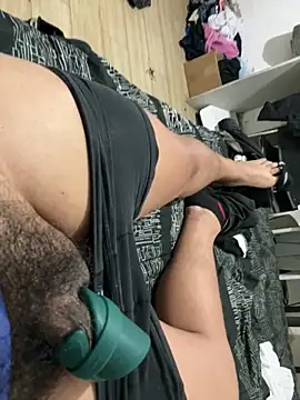 Snapshot of elvis0966 chatting on December 26, 4:43 am elvis0966 online show from December 26, 4:43 am