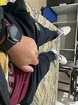 Snapshot of elvis0966 chatting on February 22, 3:12 am elvis0966 online show from February 22, 3:12 am