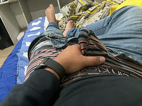 Snapshot of elvis0966 chatting on March 22, 2:25 pm elvis0966 online show from March 22, 2:25 pm