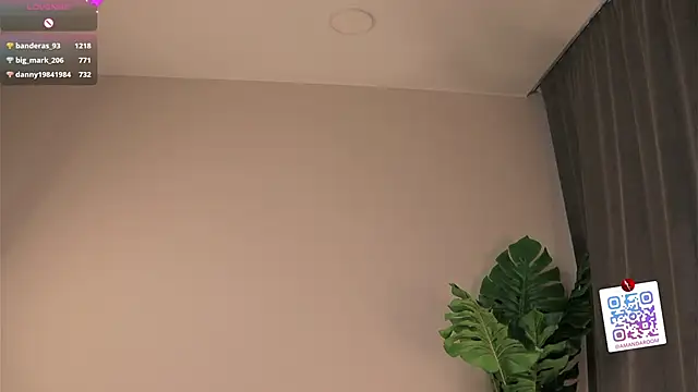 Snapshot of YaYaGirls chatting on March 11, 11:12 am YaYaGirls online show from March 11, 11:12 am