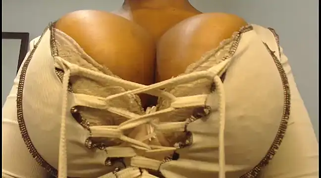 Snapshot of biggracie chatting on February 25, 11:19 am biggracie online show from February 25, 11:19 am