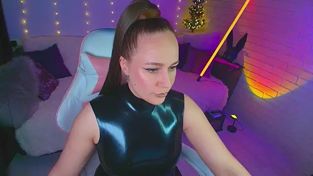 pepper cat  online show from April 9, 11:21 pm