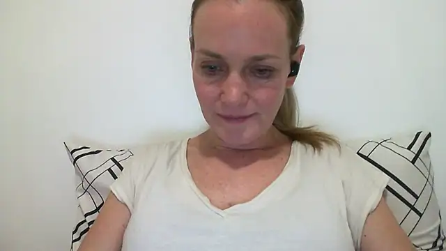 Annylove1 online show from March 20, 11:34 pm