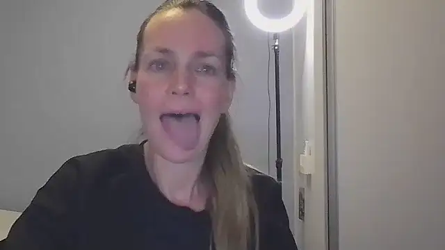 Annylove1 online show from November 13, 11:47 pm