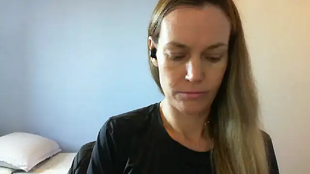 Annylove1 online show from November 19, 10:48 am