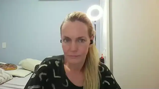 Annylove1 online show from March 18, 10:57 pm