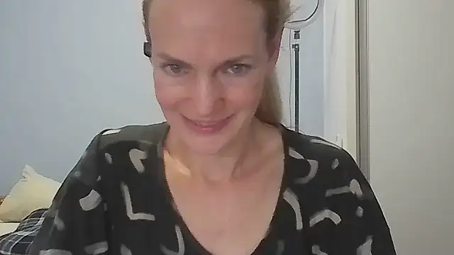 Annylove1 online show from March 26, 12:39 am