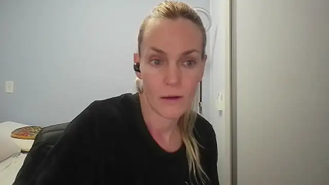 Annylove1 online show from June 3, 12:24 am