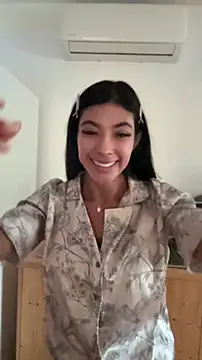 Snapshot of KalaBeckett_ chatting on June 10, 10:14 am KalaBeckett online show from June 10, 10:14 am