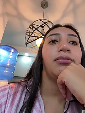 Snapshot of Hannahoff chatting on February 9, 5:29 am Hannahoff online show from February 9, 5:29 am