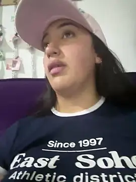 Snapshot of Hannahoff chatting on March 8, 12:22 am Hannahoff online show from March 8, 12:22 am