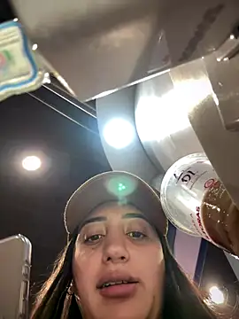 Snapshot of Hannahoff chatting on September 29, 1:11 am Hannahoff online show from September 29, 1:11 am