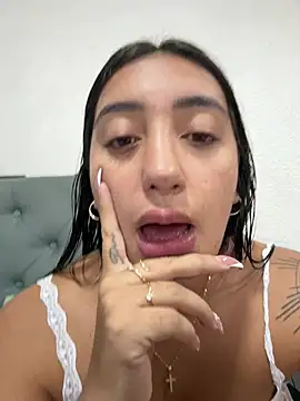 Hannahoff online show from February 28, 12:11 am