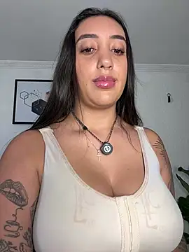 Snapshot of Hannahoff chatting on July 16, 11:11 pm Hannahoff online show from July 16, 11:11 pm