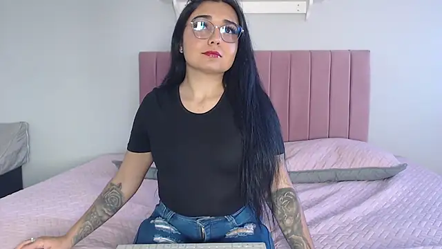 Snapshot of Danii_vg1 chatting on May 22, 12:22 pm Danii vg1 online show from May 22, 12:22 pm