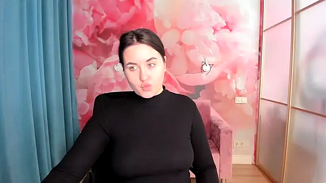 Roxie Bradley online show from December 28, 7:22 am