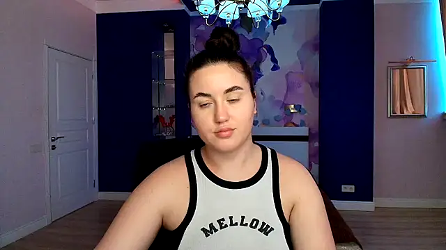 Roxie Bradley online show from January 6, 10:57 am